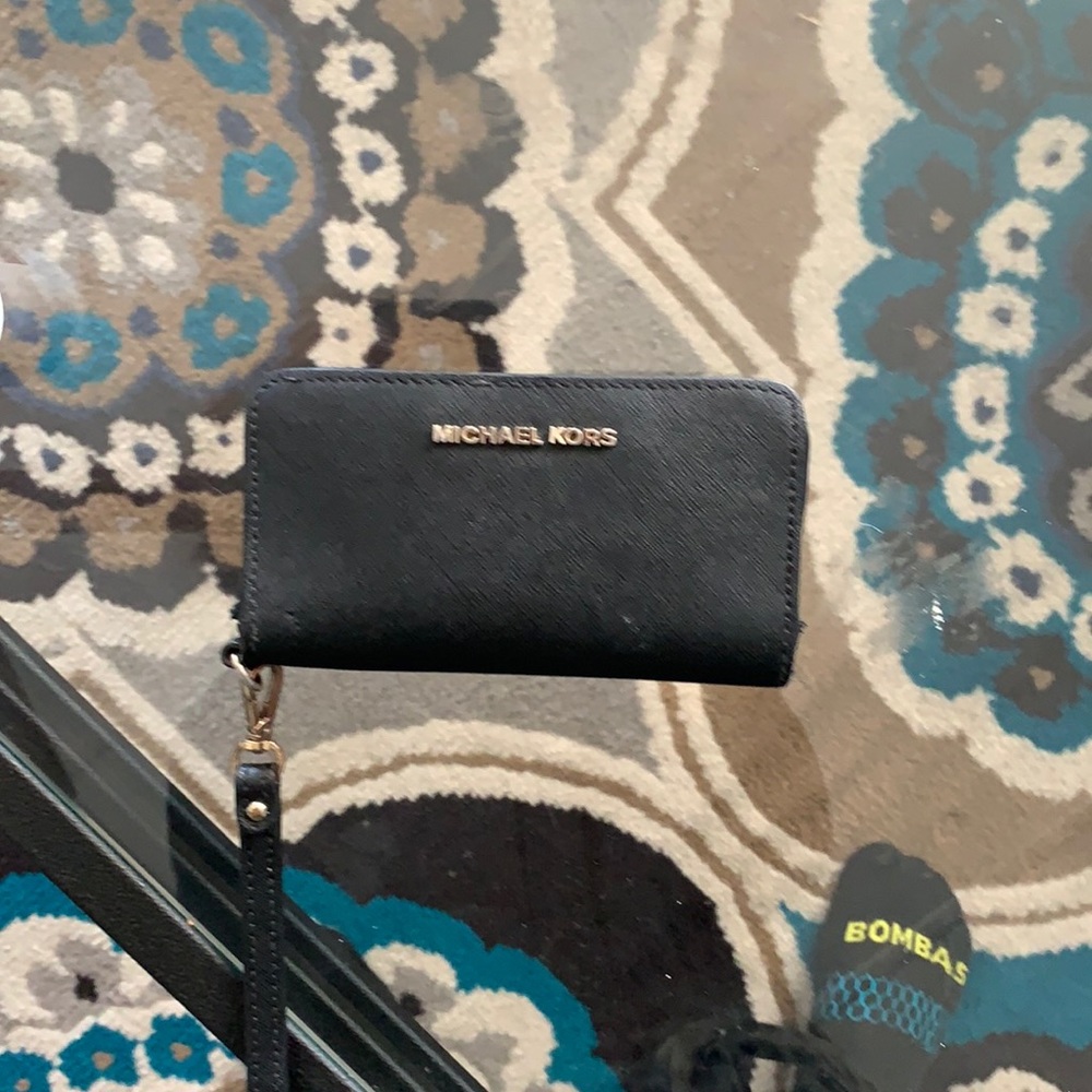 Micheal kors wristlets wallet